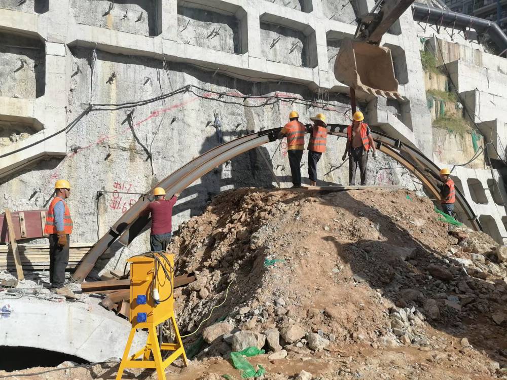 煨弯机400H型钢冷弯机弯出工字钢扭曲怎么调隧道拱架加工中智重工