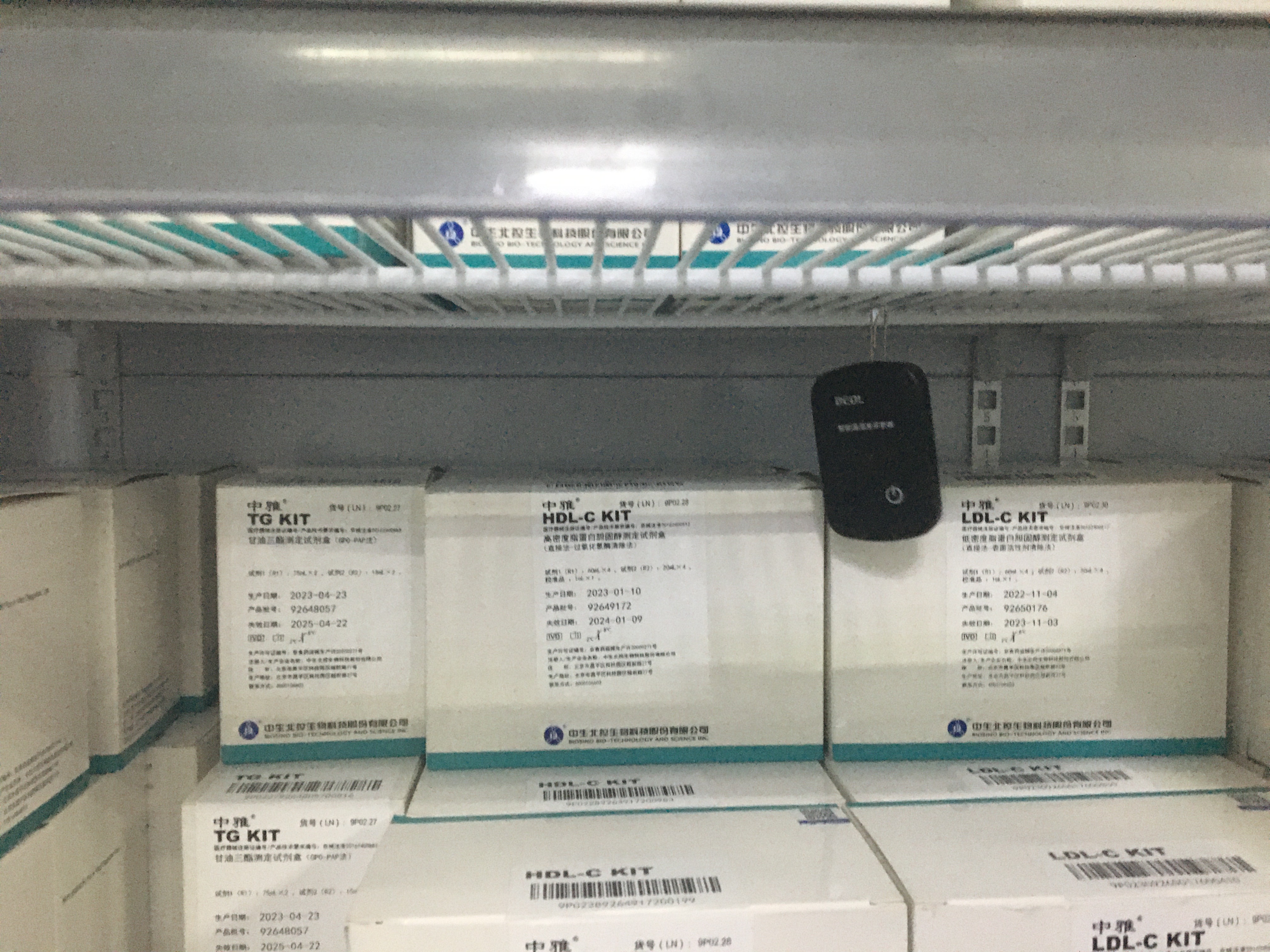 当温湿度**过预设的标准时如何**时间收到报警提示呢？