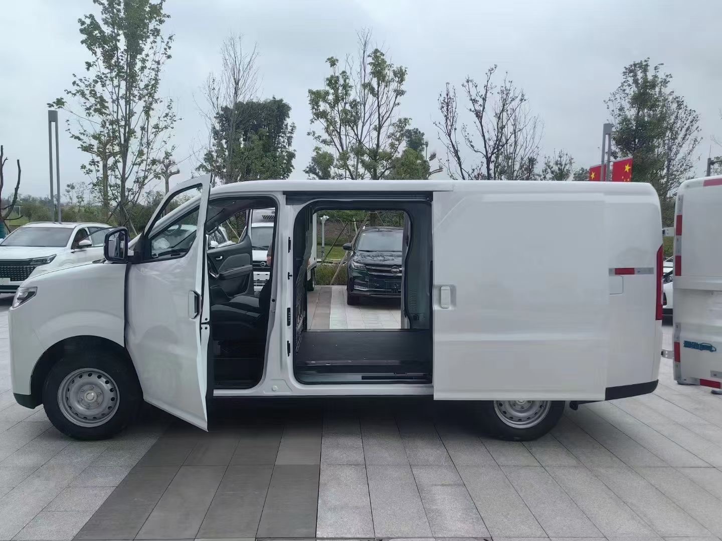 东莞瑞驰EC35五座旗舰店