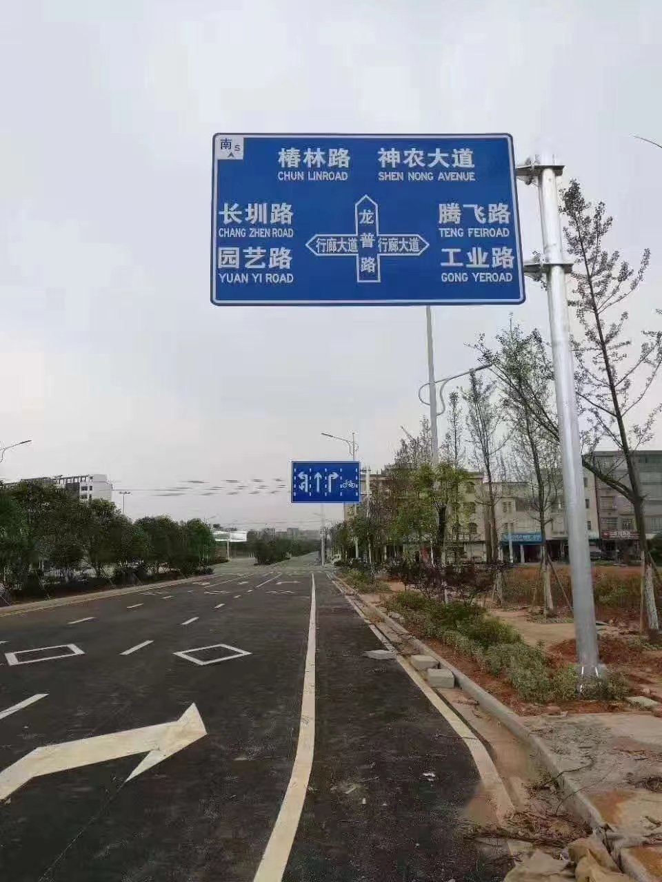 各种交通道路杆件信号灯杆标志牌杆监控杆电警杆源头厂家