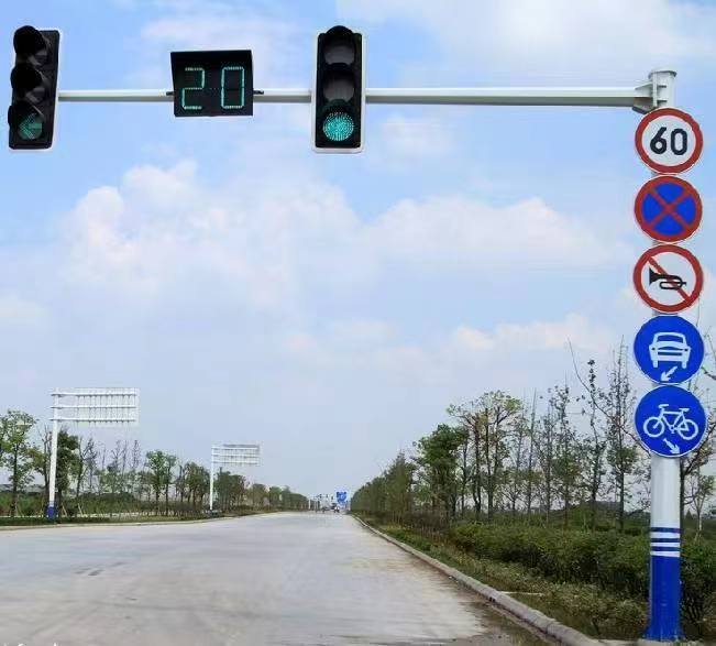 各种交通道路杆件信号灯杆标志牌杆监控杆电警杆源头厂家