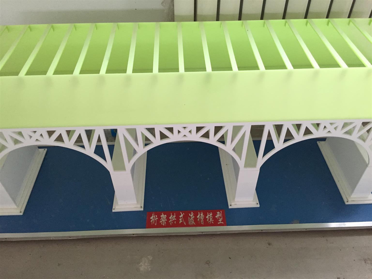 弧形闸门模型