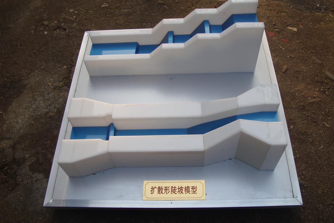 板拱式渡槽模型