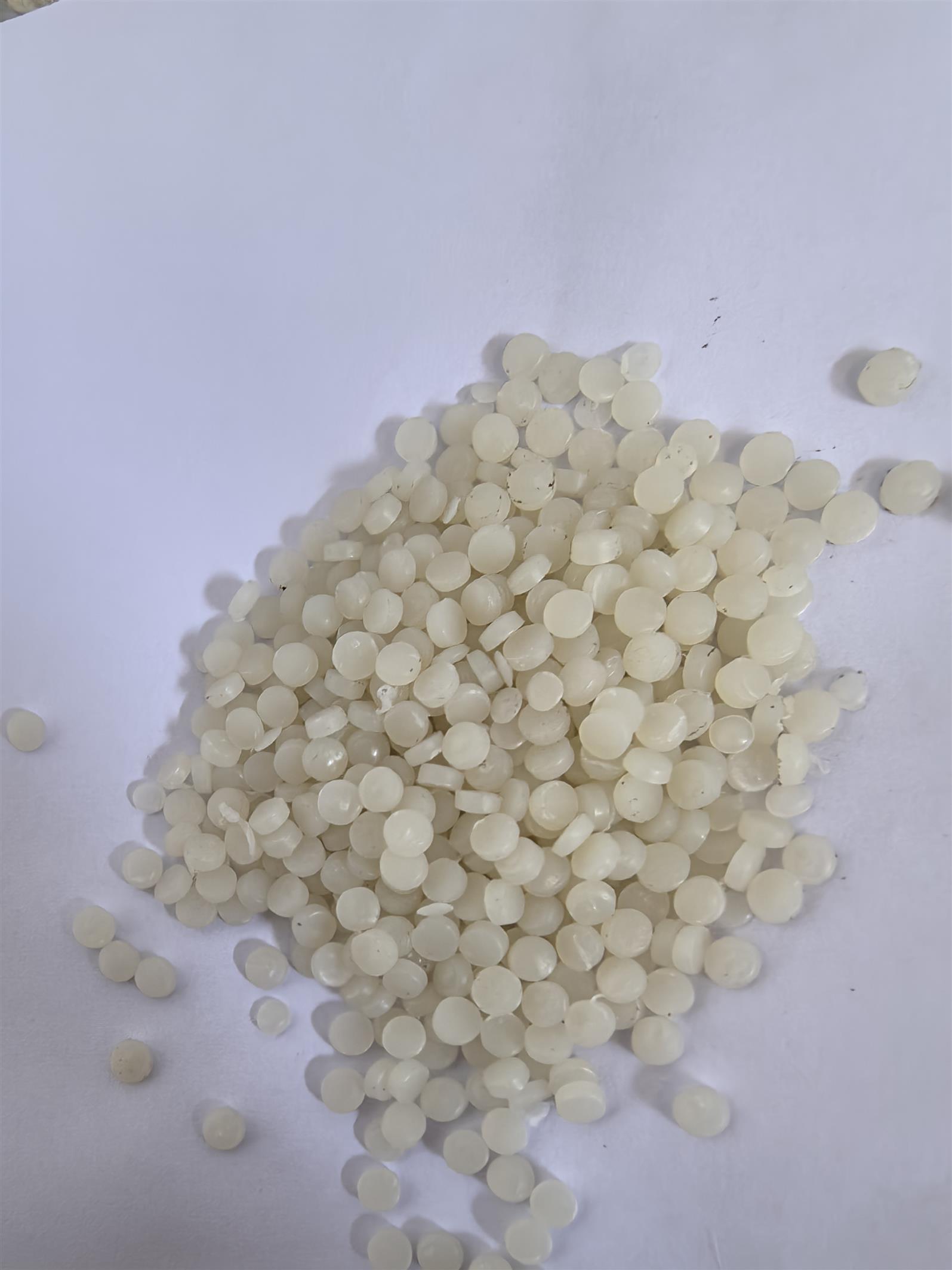 透明再生 HDPE 颗粒