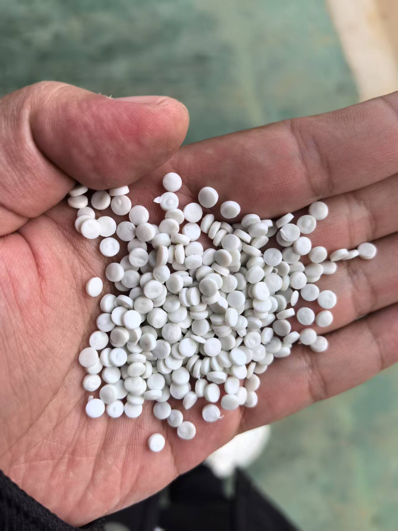 山东白色HDPE中空吹塑颗粒